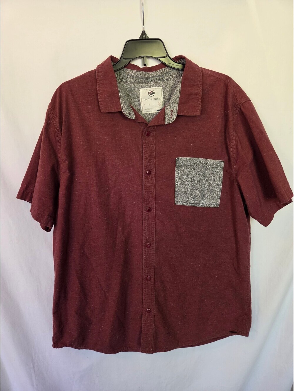 On The Byas 100% cotton Men's XL Short Sleeve Button-Up Shirt w Contrast Pocket